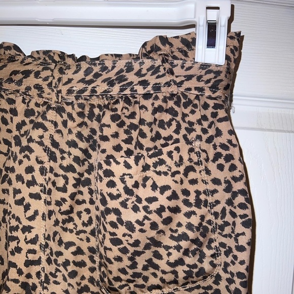 AERIE Women's Leopard Animal Print Pull-On Paperbag Style Cuffed Camp Short Sz S - Picture 6 of 10